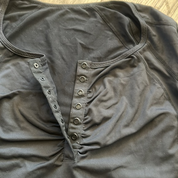 Lululemon rouched  contour long sleeve stretchy top- size 8 med/lg - Picture 5 of 5